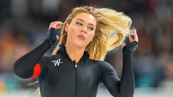 Jutta Leerdam Stuns in White Dress — Age, Religion, Net Worth & More - Career Overview